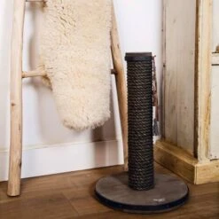 Palo Tiragraffi Lumpra 35x35x55 Cm In Legno Designed By Lotte -Cibi per gatti Italia 24385079 4